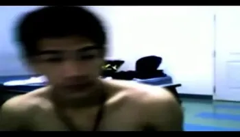 Cute Thai guy jerk and cum