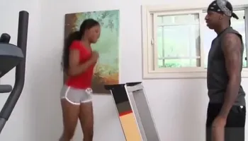 Ze wil net zo'n lekker kontje als haar vriendinnen, dit is een hele gekke workout