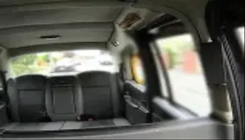 Petite babe wants to play in the taxi