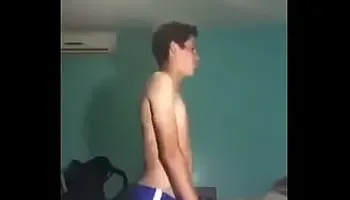 Diego Valenzuela Garza bailando Lean On