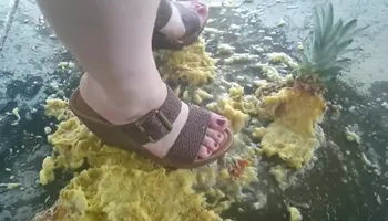 Pineapple stomp wedges