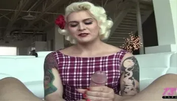 pinup blonde Isabella grabs a big dick