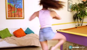 Watch Her Cum - 18Eighteen