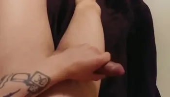 Verga Dura, Brillosa Y Llena De Saliva. . 1