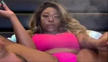 Amanda Black and Nikky Thorne hand sex toy do fist fuck