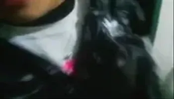 Latina mamando en el bano, se come el semen!