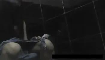 vietnam girls in toilet 2