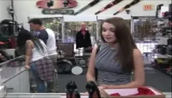 Hot babe gives fuck for big cash