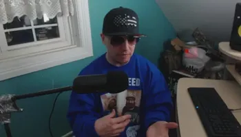 Why Facebook Is so Depressing - Level 36 Podcast Clips