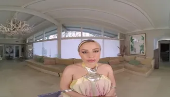 Blonde Babe Anna Claire Clouds As STAR WARS Princess Amidala Needs Jedi Fuck VR Porn