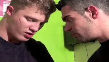 beau jeune pompier en uniforme baisÃ© par la bea blond kameron forst